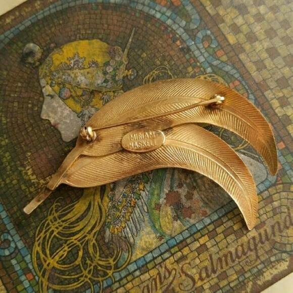 Relisted- Vintage Miriam Haskell leaf brooch pin signed gold - Picture 4 of 4